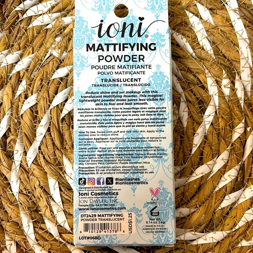 Ioni Translucent Mattifying Powder with Pink Heart
